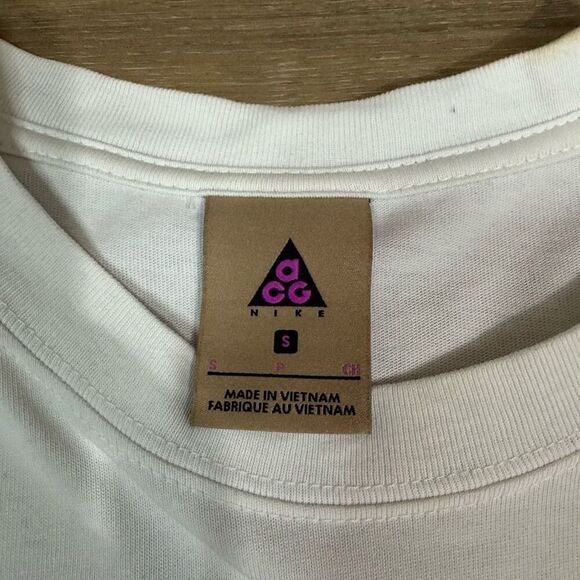 Nike ACG Size S Triangle Logo Graphic Tee Shirt White 100% Cotton Outdoor Basic - Picture 2 of 5